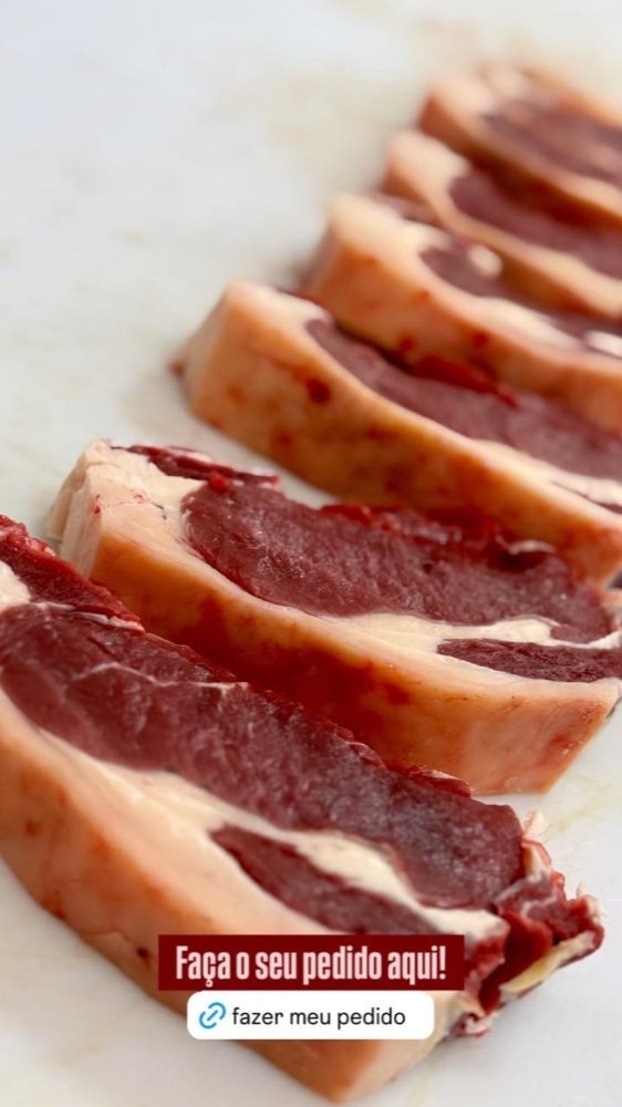 Carnes nobres assadas na brasa para convidados